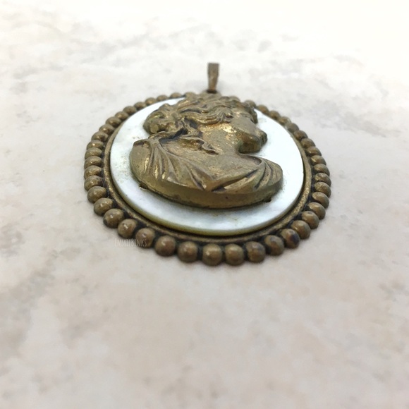Vintage Art Nouveau Bronze Tone MOP Cameo Necklace Pendant - Picture 13 of 16